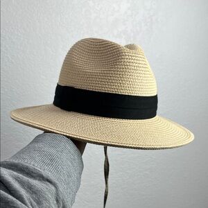 Solar Escape Women’s Brown Natural Sun Hat Adjustable Tie Black Band Detail chic